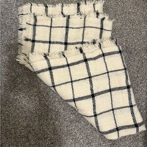 Source Unknown Cream and Black Elegant Scarf